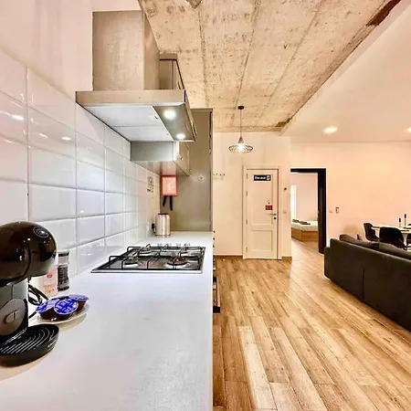 Apartment Charming Retreat Off The Sea Front