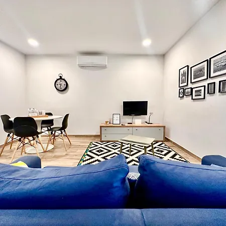 Charming Retreat Off The Sea Front *