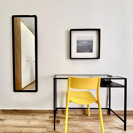 Апартаменты Charming Retreat Off The Sea Front Gzira