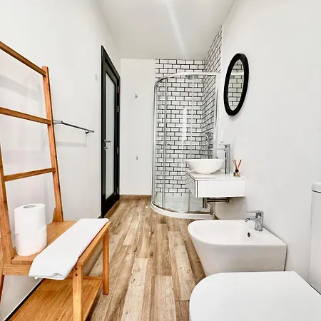 Charming Retreat Off The Sea Front Apartamento *