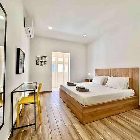 Daire Charming Retreat Off The Sea Front *