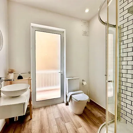 Charming Retreat Off The Sea Front Apartamento