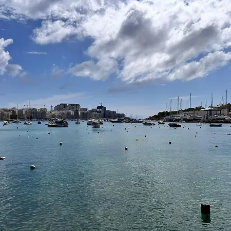 Charming Retreat Off The Sea Front Gzira