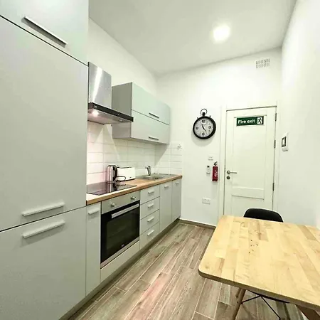 Charming Retreat Off The Sea Front Gzira