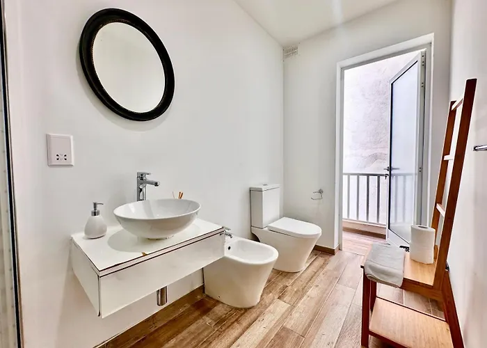 Charming Retreat Off The Sea Front Apartman *