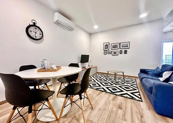 Charming Retreat Off The Sea Front Apartman *