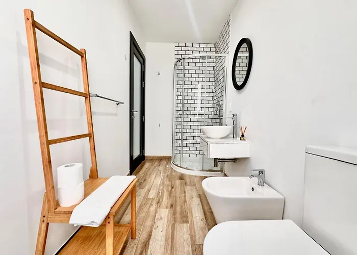 Charming Retreat Off The Sea Front Apartman *