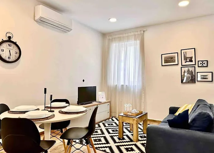 Charming Retreat Off The Sea Front