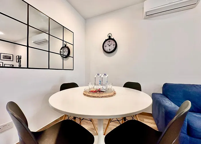 Charming Retreat Off The Sea Front Gżira