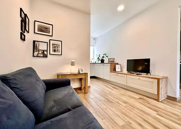 Apartman Charming Retreat Off The Sea Front