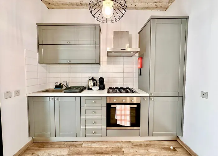 Charming Retreat Off The Sea Front