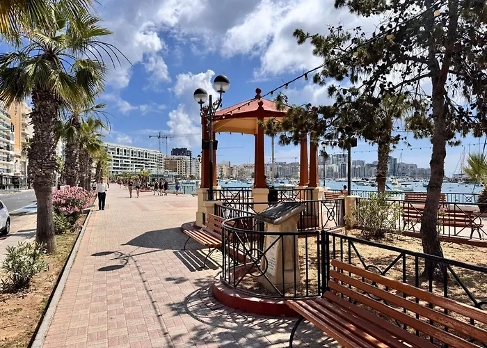 Apartman Charming Retreat Off The Sea Front