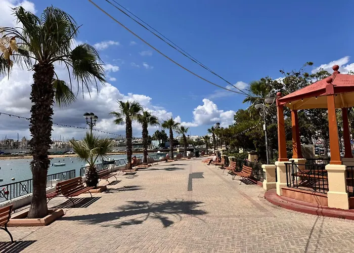 Charming Retreat Off The Sea Front Gżira